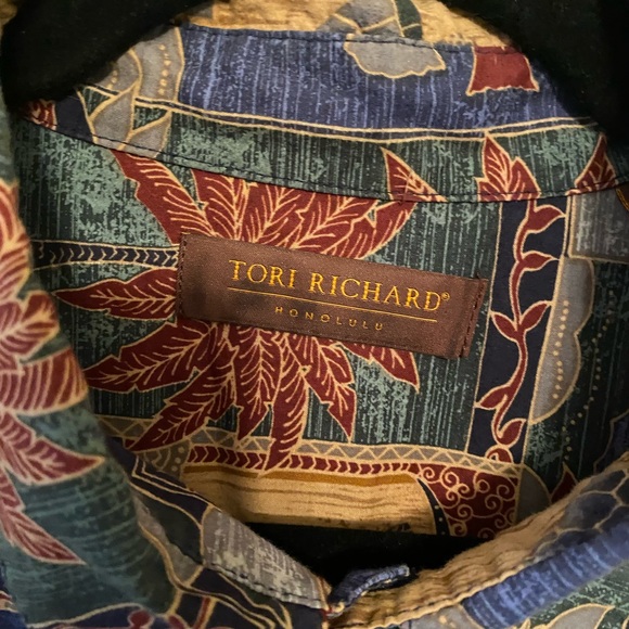 Beautiful mens button down. - Picture 3 of 4